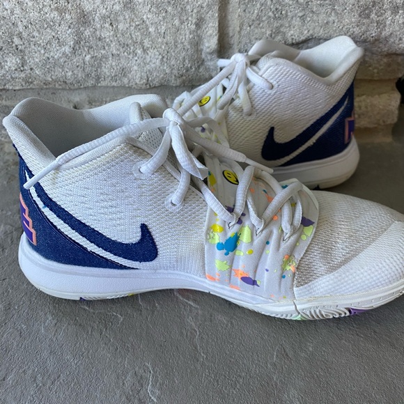 Nike Kyrie 5 ‘Have a Day’ sneakers (3.5Y) - Picture 6 of 8